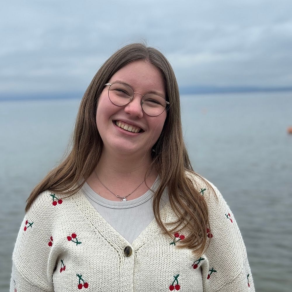 Das Bild zeigt ein Porträt von Barbara Linn. 